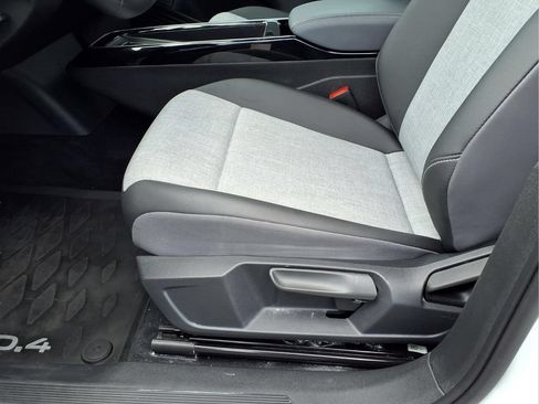 Used 2025 Volkswagen ID.4 Pro RWD image 8