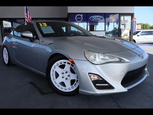 Used 2013 Scion FR-S image 1