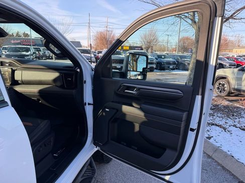 Used 2024 GMC Sierra 2500 AT4 w/ AT4 Preferred Package image 23