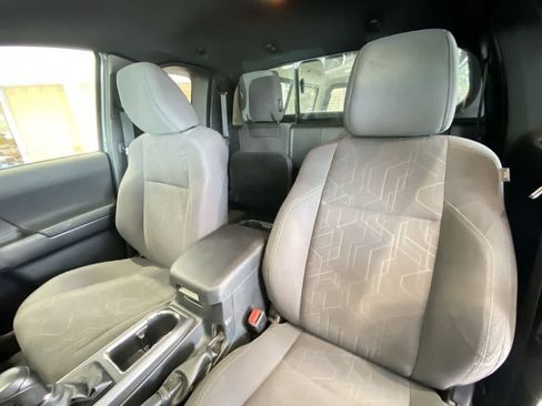 Used 2019 Toyota Tacoma TRD Off-Road w/ TRD Premium Off Road Package AWD/4WD image 14