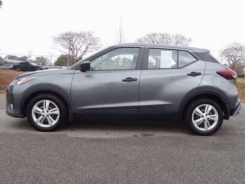 Used 2021 Nissan Kicks S image 2