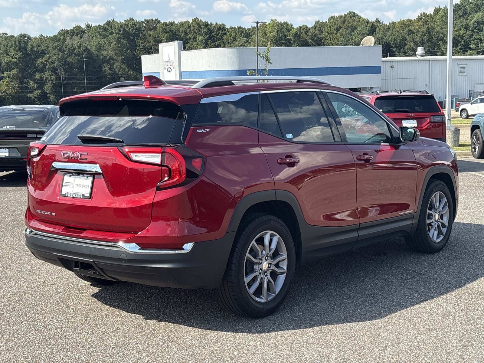 Used 2024 GMC Terrain SLT FWD image 5