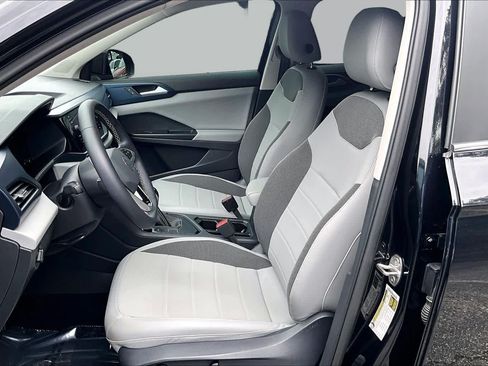 Used 2023 Volkswagen Taos SE FWD image 9