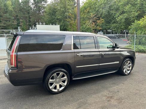 Used 2018 Cadillac Escalade ESV Luxury AWD/4WD image 4