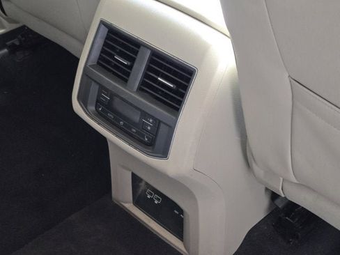 Used 2019 Volkswagen Atlas SEL Premium image 11