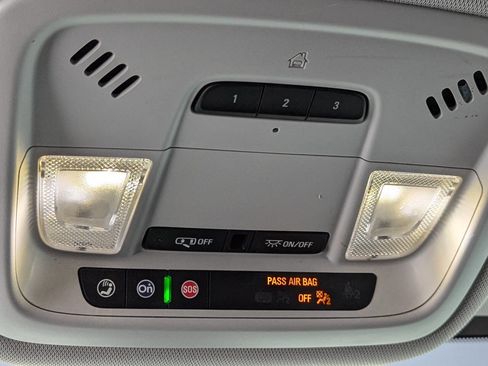 Used 2021 Chevrolet Traverse Premier image 29