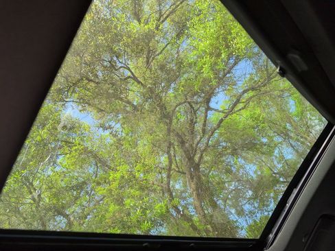 Used 2023 Chevrolet Traverse High Country image 18