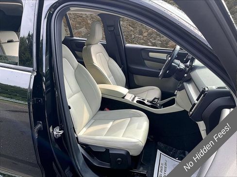 Used 2020 Volvo XC40 T5 Momentum w/ Protection Package Premier AWD/4WD image 7