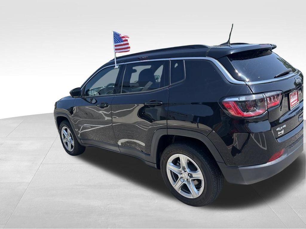 Used 2024 Jeep Compass Latitude AWD/4WD image 5