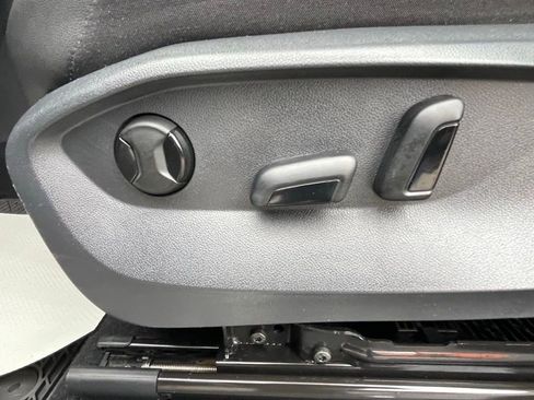 Used 2022 Volkswagen Tiguan SE R-Line image 27