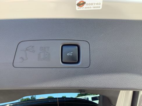 Used 2023 Lincoln Corsair Reserve AWD/4WD image 9