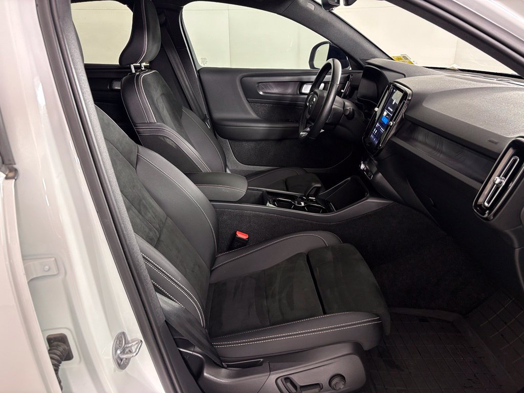 Used 2023 Volvo C40 P8 Recharge Ultimate w/ Protection Package Premier AWD/4WD image 39
