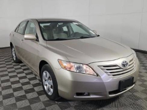 Used 2009 Toyota Camry LE image 2