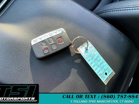 Used 2018 Jaguar F-PACE Premium image 11