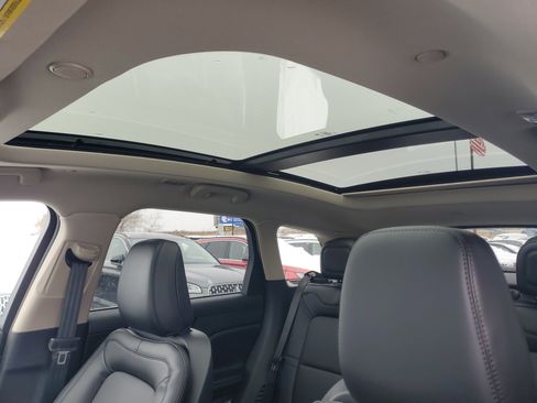 New 2026 Lincoln Corsair Premiere image 11