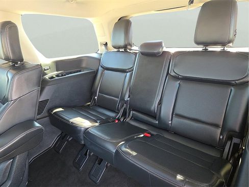 Used 2025 Ford Expedition Platinum image 13