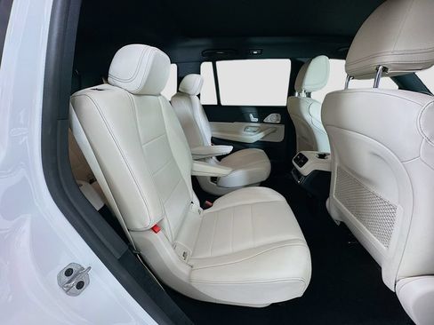 Used 2025 Mercedes-Benz GLS 450 4MATIC image 29