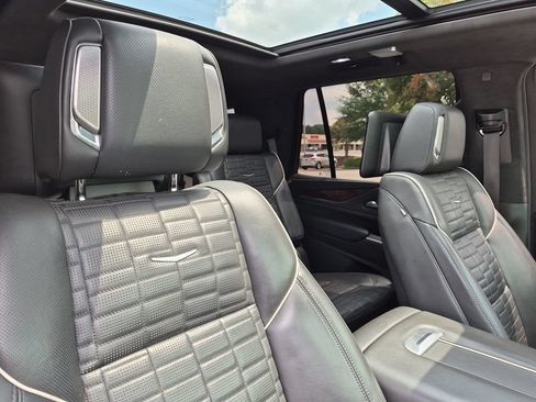 Used 2023 Cadillac Escalade Premium Luxury Platinum AWD/4WD image 34