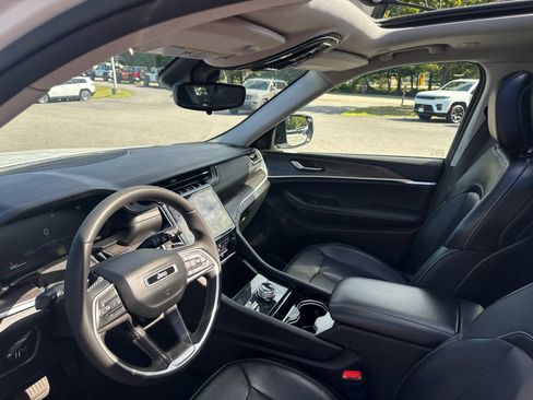 Used 2023 Jeep Grand Cherokee L Limited AWD/4WD image 13