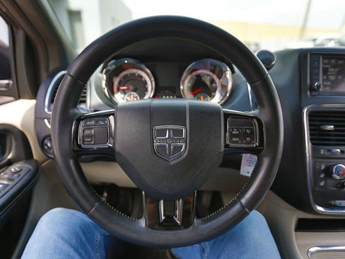 Used 2019 Dodge Grand Caravan SXT FWD image 6