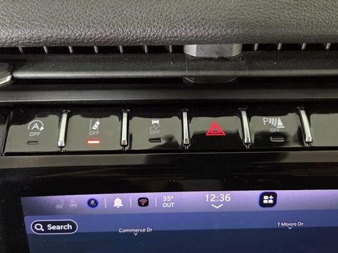 Used 2023 Jeep Grand Cherokee Limited w/ Black Appearance Package image 27