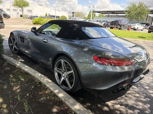 Used 2018 Mercedes-Benz AMG GT Roadster image 3