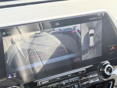 Used 2021 Toyota Highlander Limited image 16