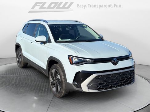 New 2025 Volkswagen Taos SE image 1