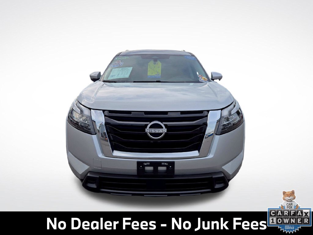 Used 2024 Nissan Pathfinder SV FWD image 2