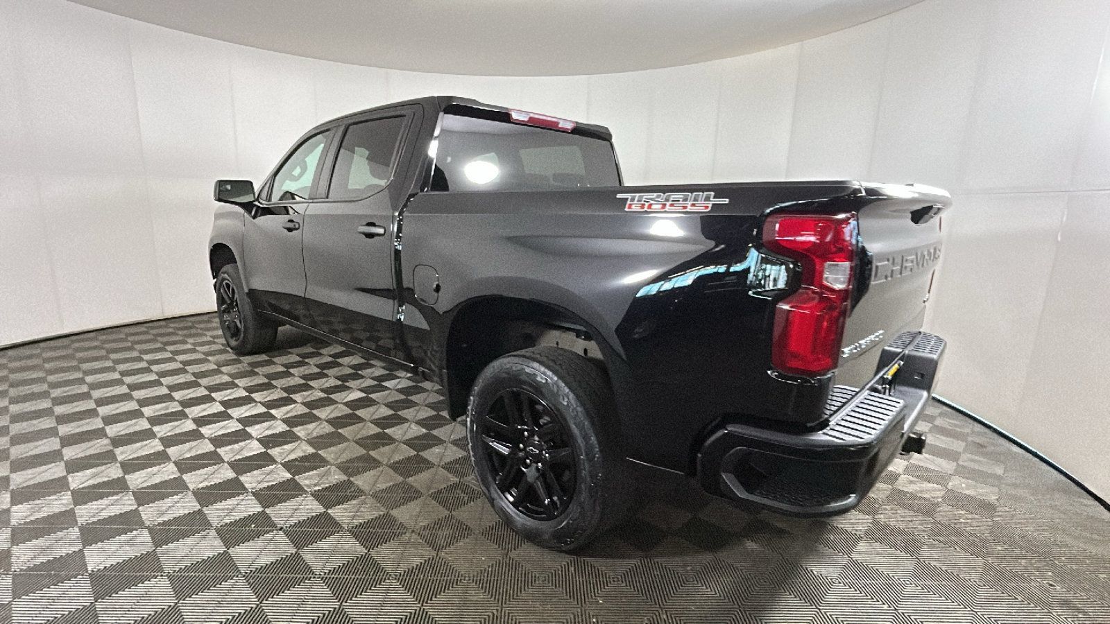 Used 2022 Chevrolet Silverado 1500 Custom Trail Boss w/ Safety Confidence Package AWD/4WD image 5