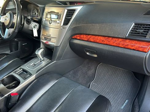 Used 2011 Subaru Outback 2.5i Limited image 19