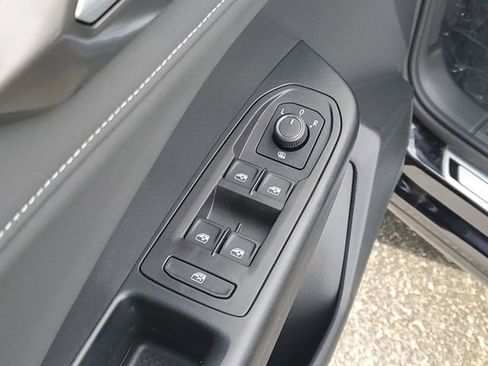 New 2026 Volkswagen Taos SE FWD image 9