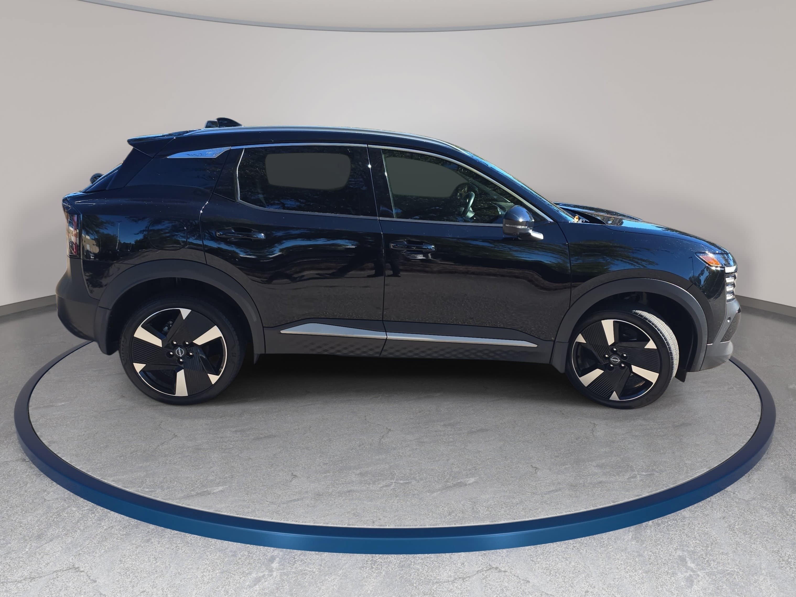 Used 2025 Nissan Kicks SR FWD image 4