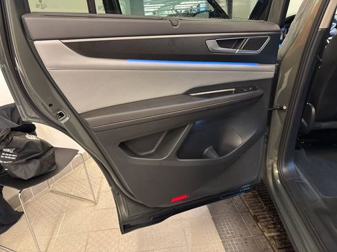 Used 2025 Volkswagen Atlas Peak Edition SE image 17