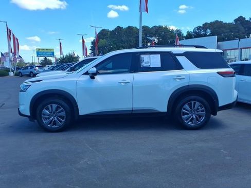Used 2025 Nissan Pathfinder SV FWD image 3
