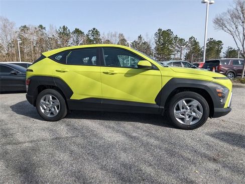 Certified 2025 Hyundai Kona SE image 2