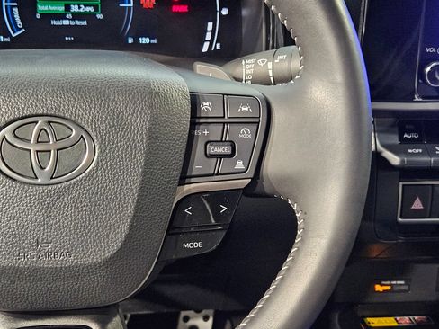 Used 2025 Toyota Camry SE w/ Convenience Package FWD image 28