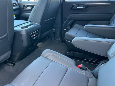 New 2026 Chevrolet Suburban Z71 w/ Comfort Package AWD/4WD image 9