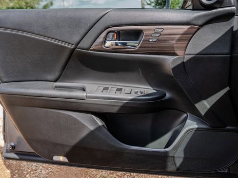 Used 2016 Honda Accord EX-L image 25