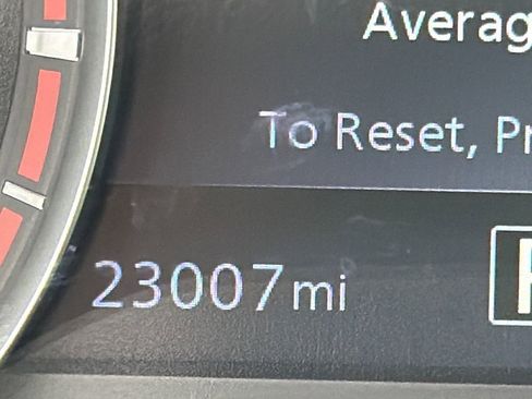 Used 2022 Nissan Titan S image 21