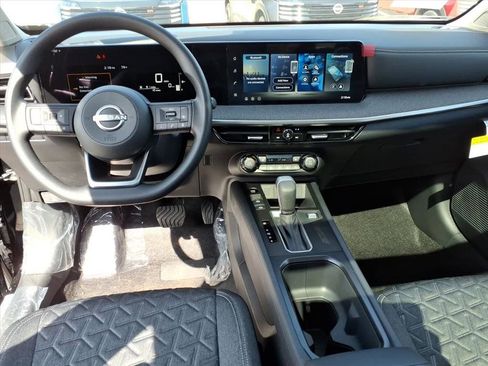 New 2026 Nissan Kicks SV w/ SV Premium Package image 8