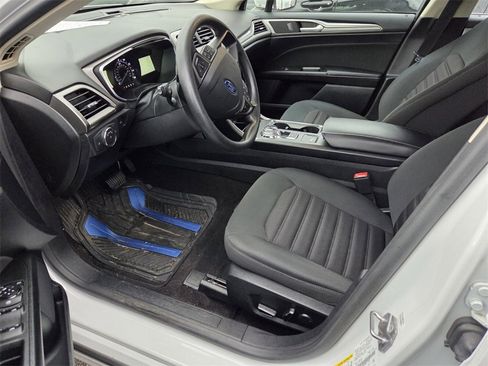 Used 2019 Ford Fusion SE image 3