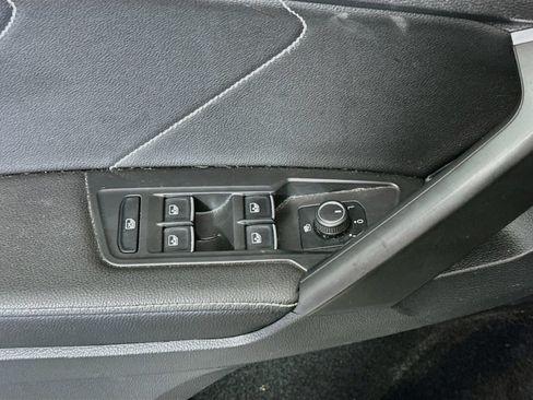 Used 2022 Volkswagen Tiguan SE FWD image 17