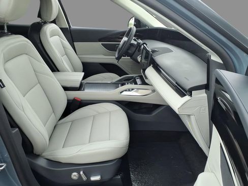 New 2026 Lincoln Nautilus Premier AWD/4WD image 13