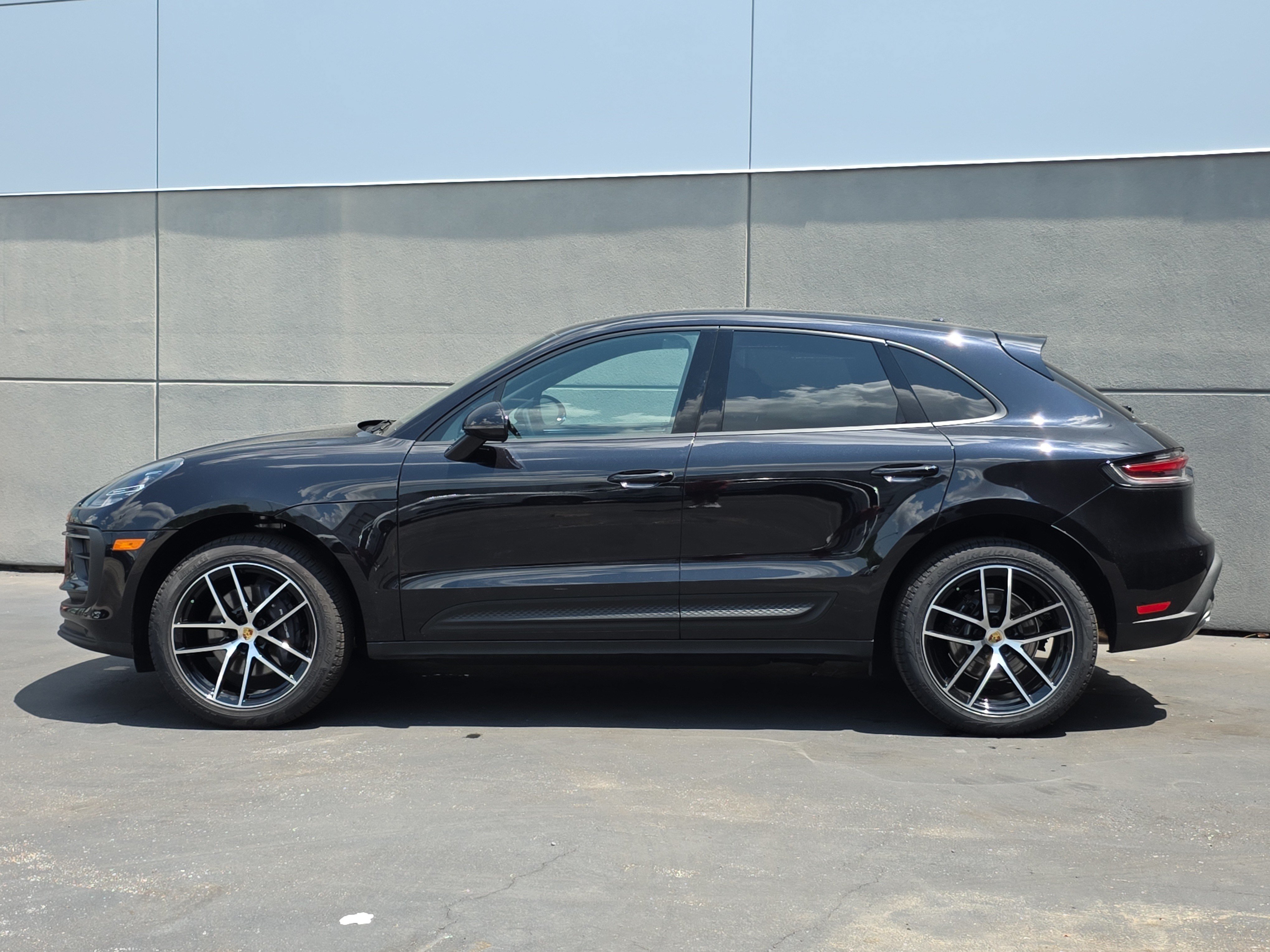 Used 2025 Porsche Macan AWD/4WD image 2
