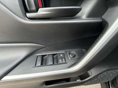 Used 2020 Toyota RAV4 LE w/ Carpet Mat Package FWD image 21