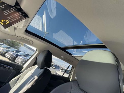 New 2026 Volkswagen Tiguan SE FWD image 17