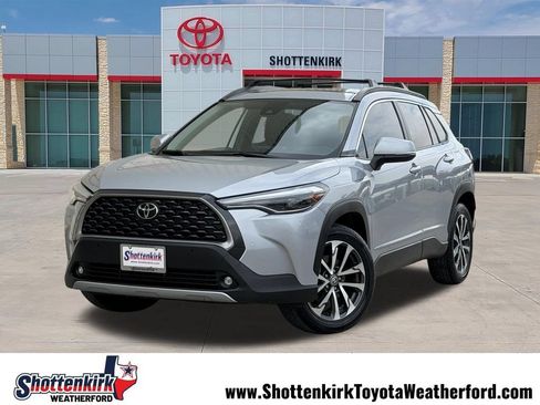 Used 2022 Toyota Corolla Cross XLE w/ Convenience Package FWD image 1