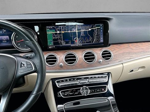 Used 2017 Mercedes-Benz E 300 image 8