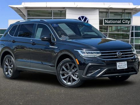 Used 2023 Volkswagen Tiguan SE FWD image 2